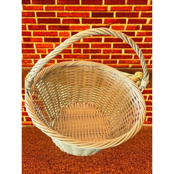 Handwoven Wicker Basket With Sturdy Handle For Storage & Decor - Picture 5 of 11